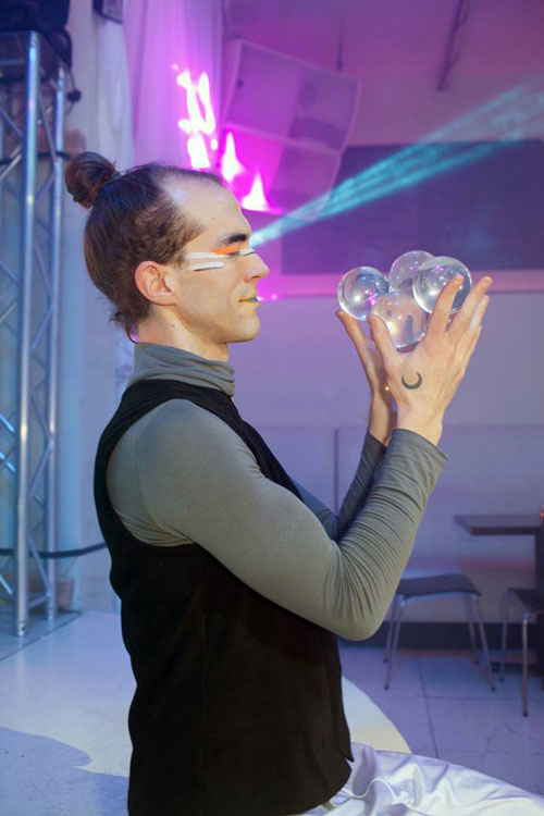 Contact juggler Washington juggling crystal balls at a private event | Altus Entertainment