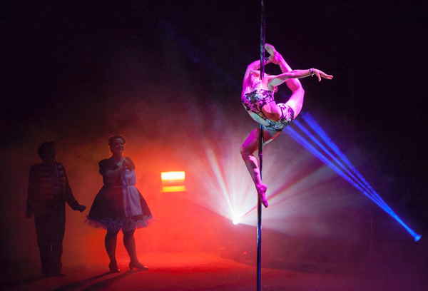 Roman Acrobatic Artist | Altus Entertainment