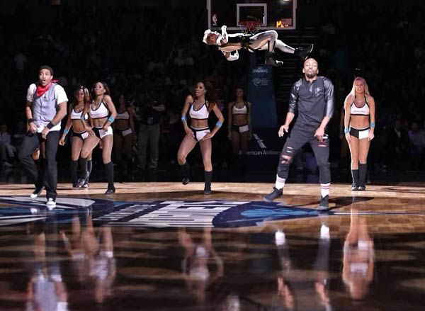 Aerialist dance show for events performing at a professional basketball game | Altus Entertainment