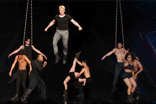 Aerial dance show performance at an event | Altus Entertainment