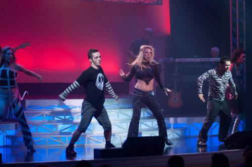 Many tribute singers for private parties dancing and singing onstage together at tribute concert | Altus Entertainment